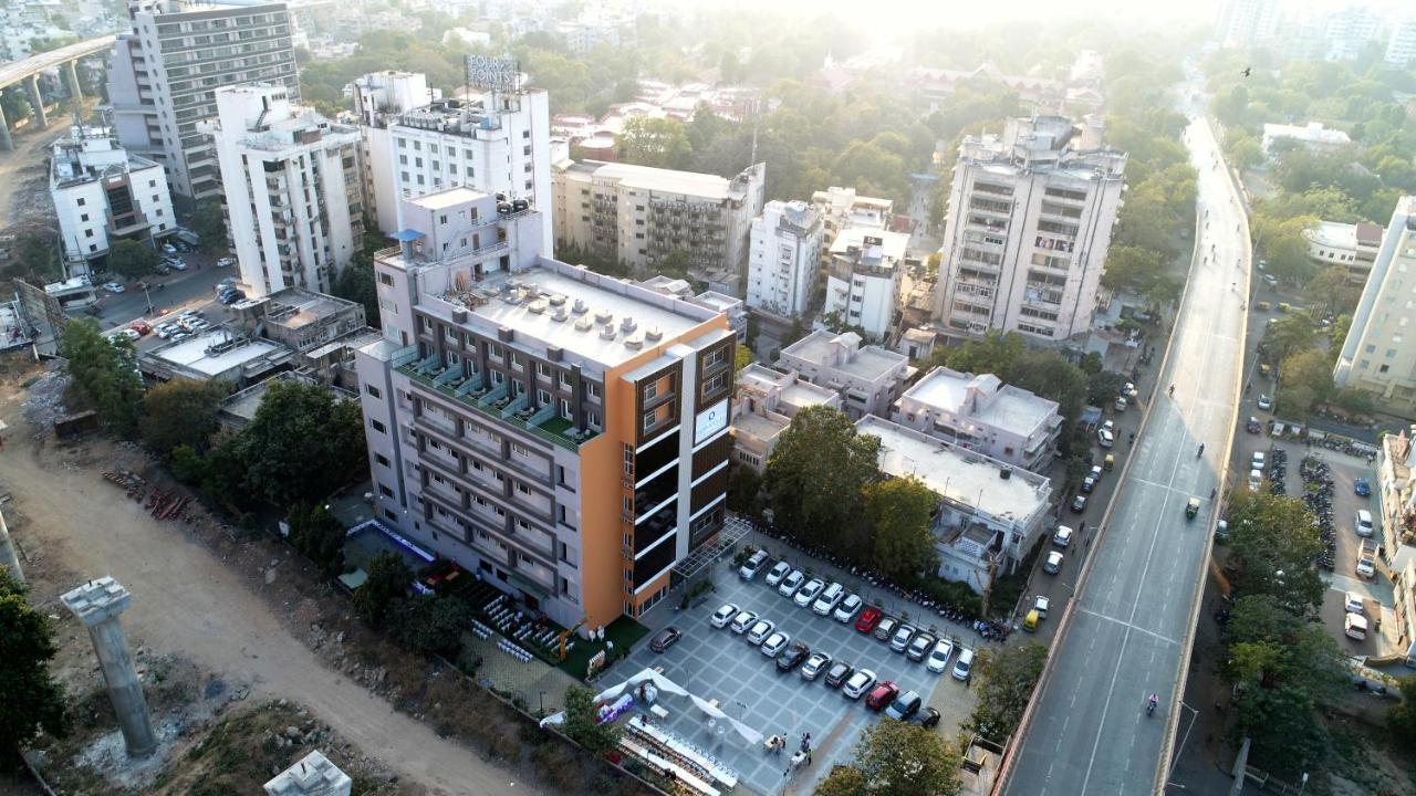 Apricot Hotel , Ahmadabad Zewnętrze zdjęcie