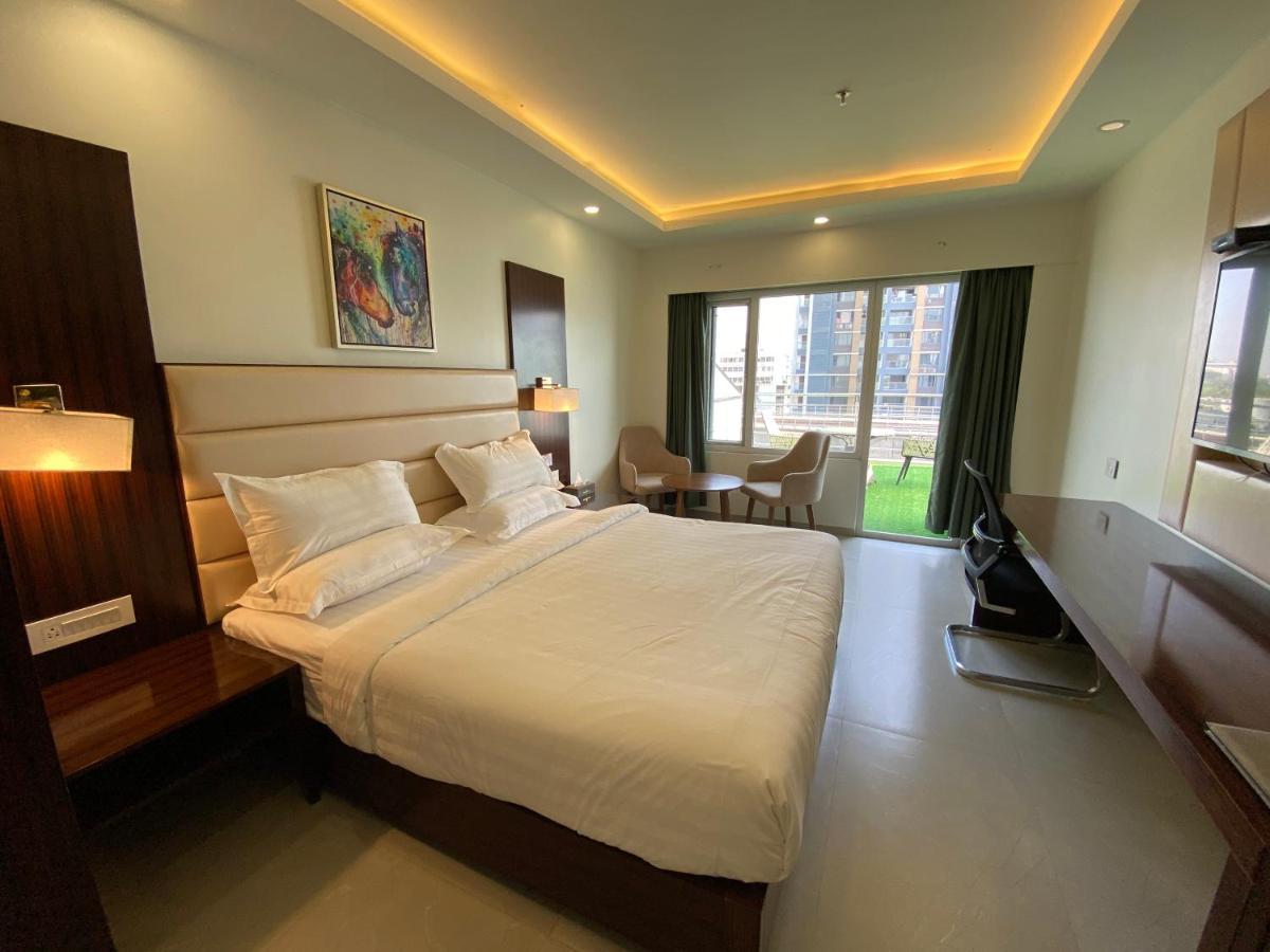 Apricot Hotel , Ahmadabad Zewnętrze zdjęcie