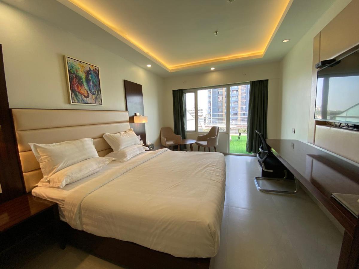 Apricot Hotel , Ahmadabad Zewnętrze zdjęcie