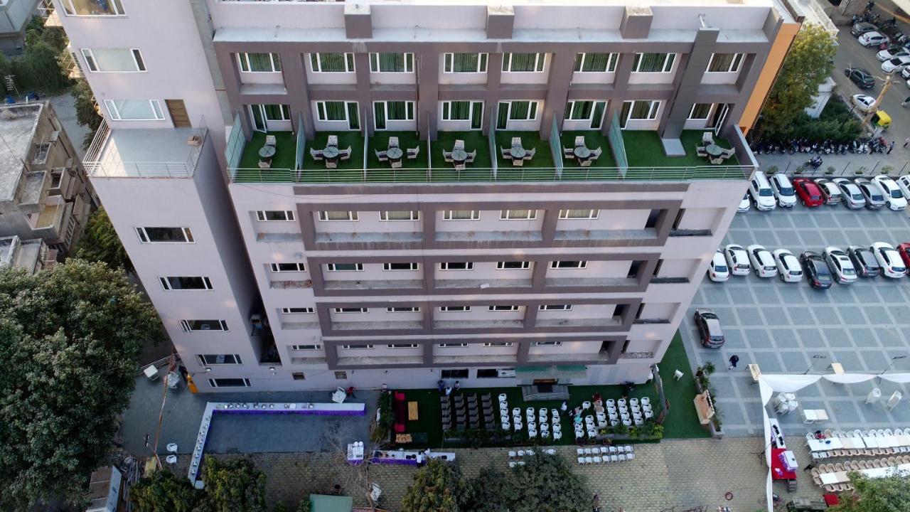 Apricot Hotel , Ahmadabad Zewnętrze zdjęcie