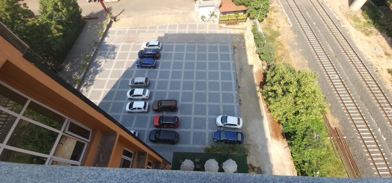 Apricot Hotel , Ahmadabad Zewnętrze zdjęcie